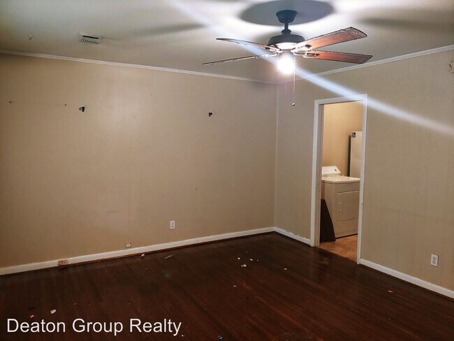 Building Photo - 2 br, 1 bath Apartment - 4214 N Locust