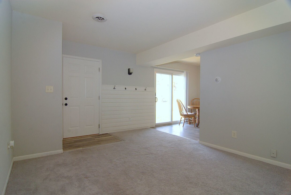 Primary Photo - 108 W Countryside Pkwy