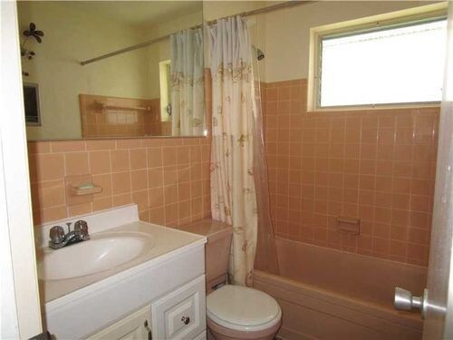Building Photo - 2100 NE 51st Ct