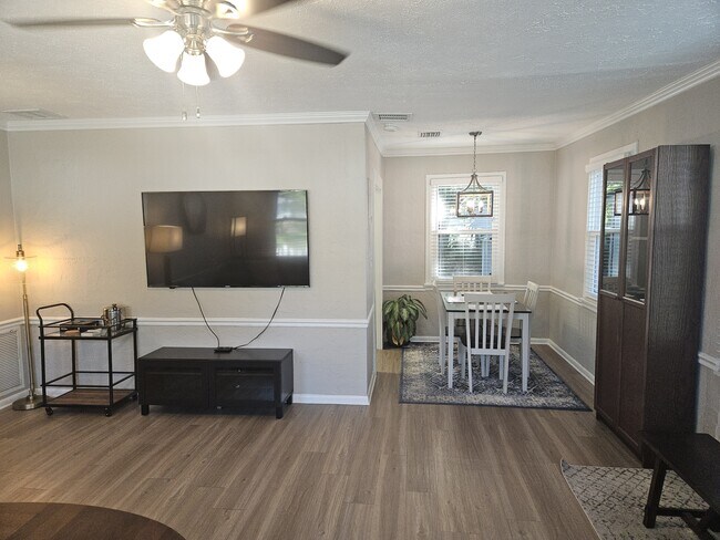 Building Photo - 4364 Bethwood Cir