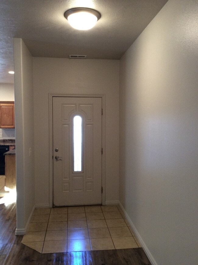 Building Photo - Town Home in Hurricane
