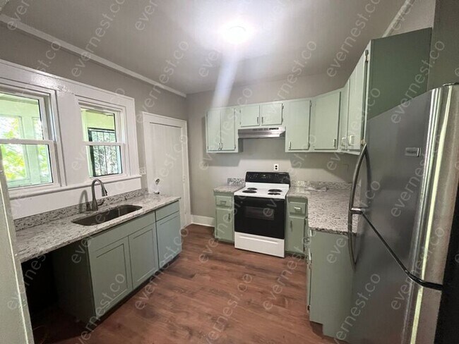 Building Photo - 202 Dellwood Pl