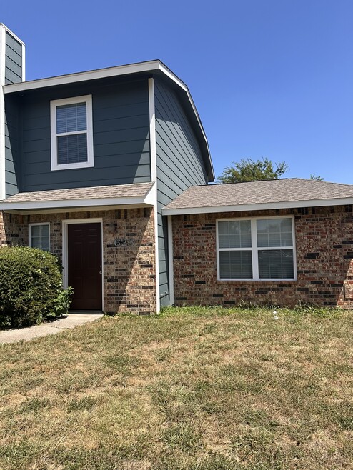 Building Photo - 623 Wolftrap Dr