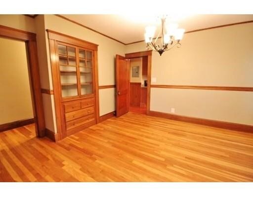 Building Photo - 204 School St