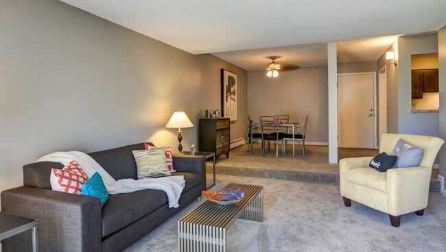 Building Photo - Glen at Burnsville Apartments