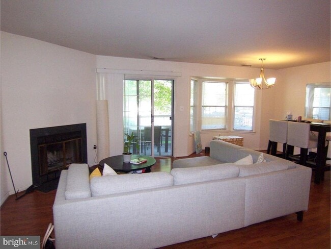 Foto del edificio - 102 Sequoia Ct