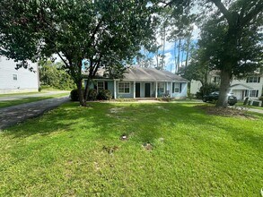 Building Photo - 4 Westbrook Cir