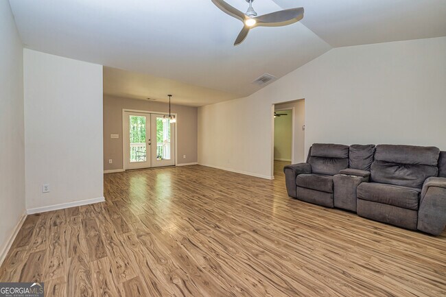 Building Photo - 759 Alvaton Rd