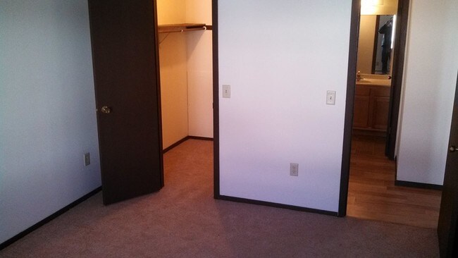 Building Photo - 2425 Chalet Gardens Ct