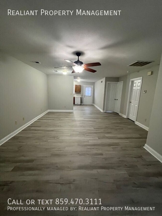 Foto del edificio - 1005 Pinoak Dr