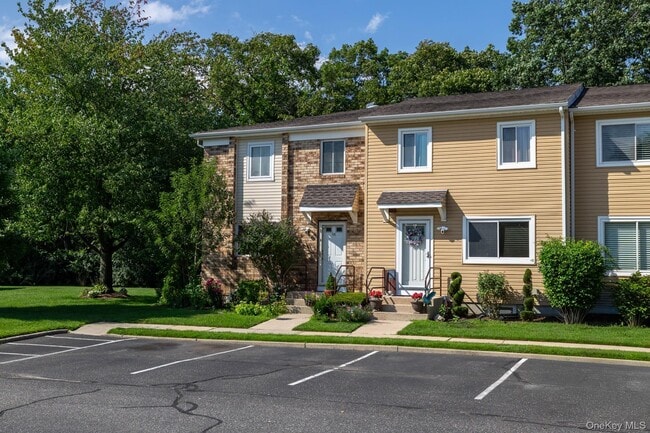 Building Photo - 73 Town House Dr