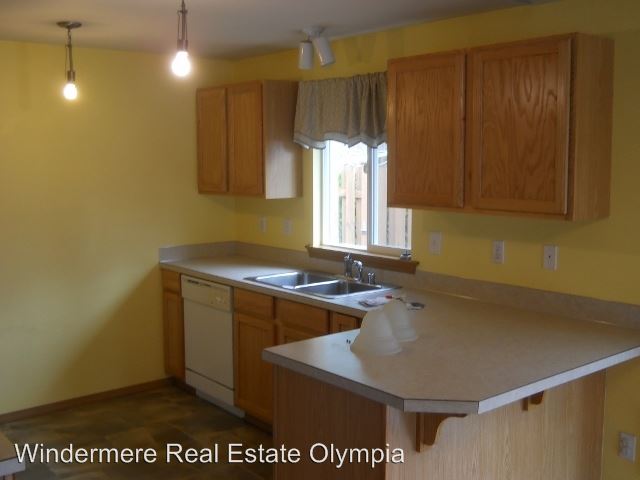 Building Photo - 2021 Beverly Blvd