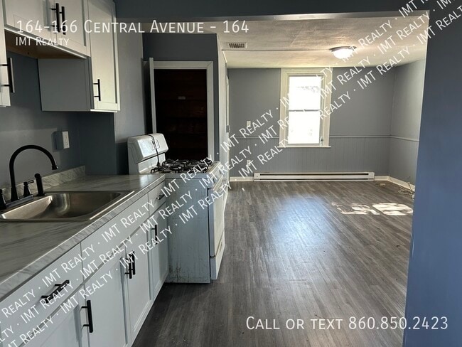 Foto del edificio - 164-166 Central Avenue-164