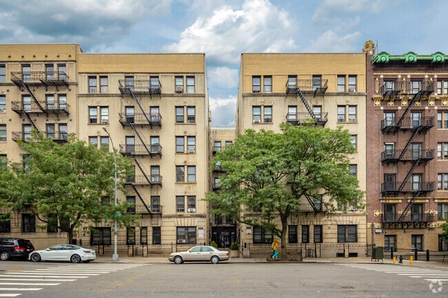 Building Photo - 51 Tiemann Pl