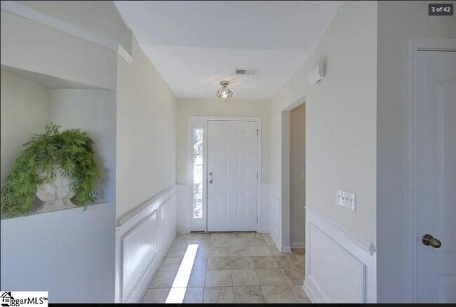 Building Photo - 233 Shale Dr