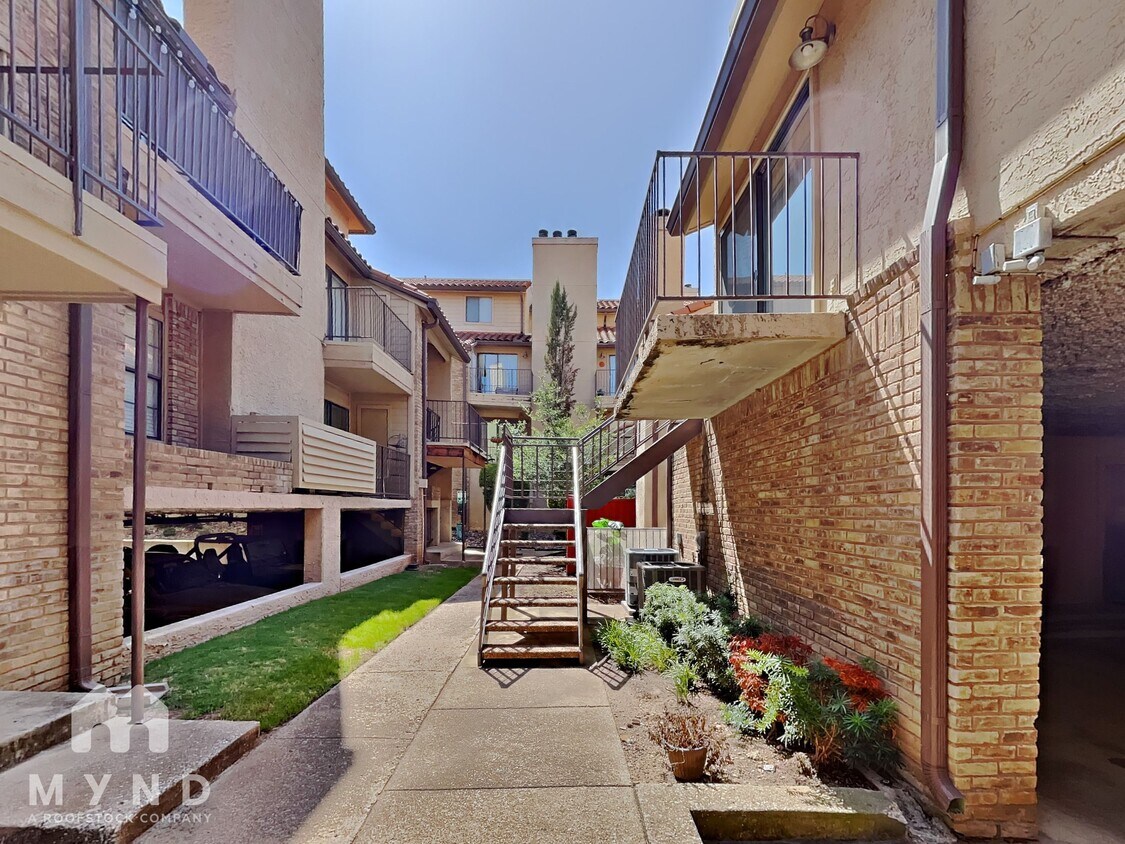 Foto principal - 4777 Cedar Springs Rd