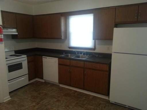 Building Photo - 136 Hollyridge Ct