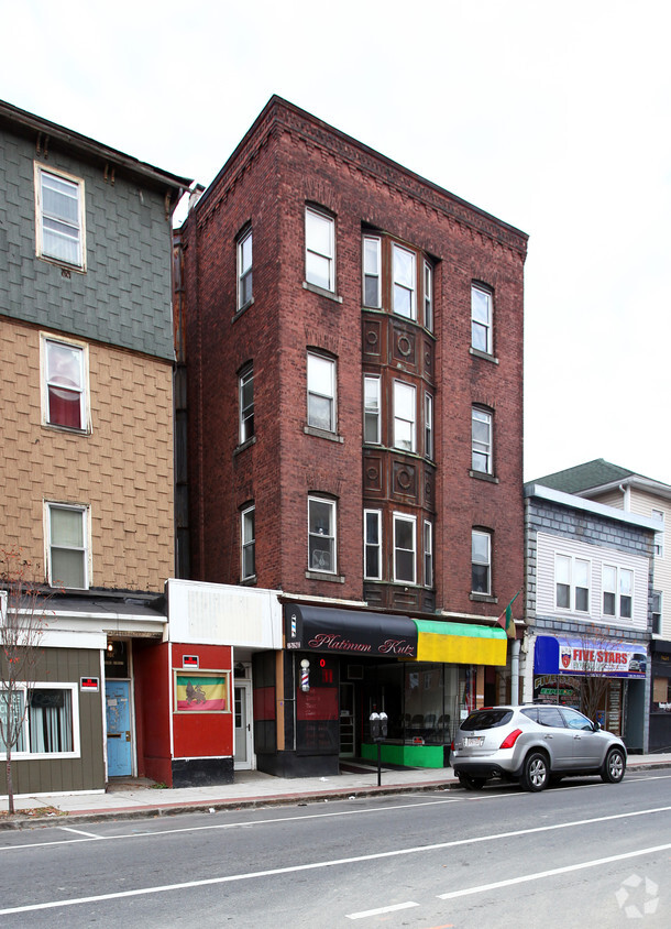 Foto del edificio - 18 Millbury St