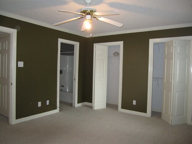 Foto del edificio - 3102 Cashwell Dr