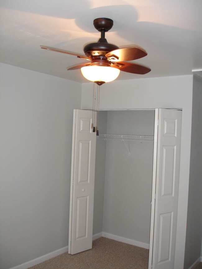 Building Photo - 4 br, 2.5 bath House - 283 BLACK OAK DRIVE