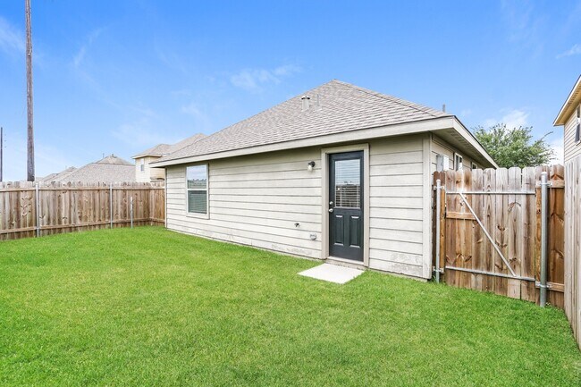 Foto del edificio - 5511 Long Arbor Ln