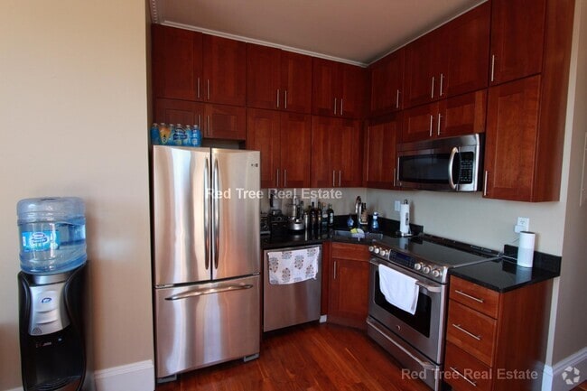 Building Photo - 483 Beacon St