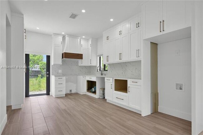 Foto del edificio - 10424 NW 33rd Ave