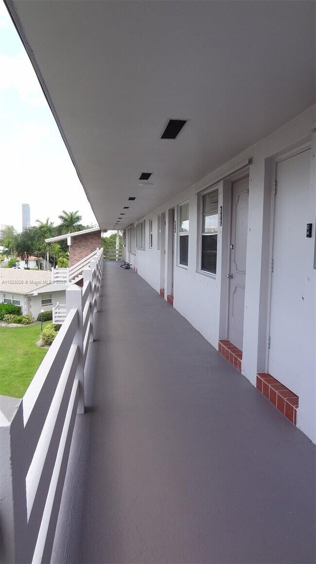 Foto del edificio - 700 Layne Blvd