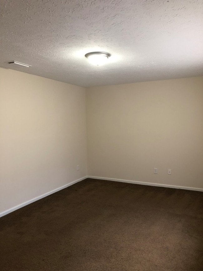 Building Photo - Campbell County Town Home Three Bedrooms!