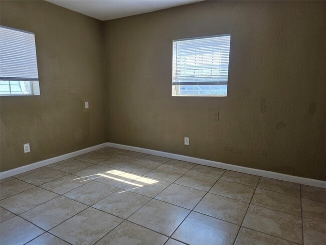 Building Photo - 1502 Oleander