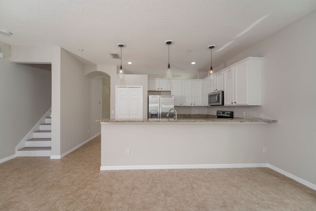 Building Photo - Cute and Spacious 3/2 House w/Bonus Room i...