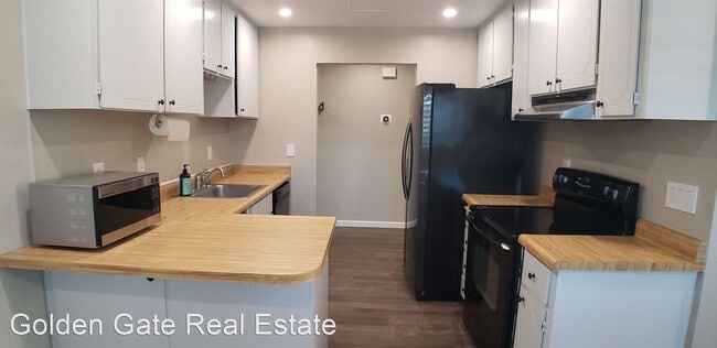 Building Photo - 5060 Valley Crest Dr