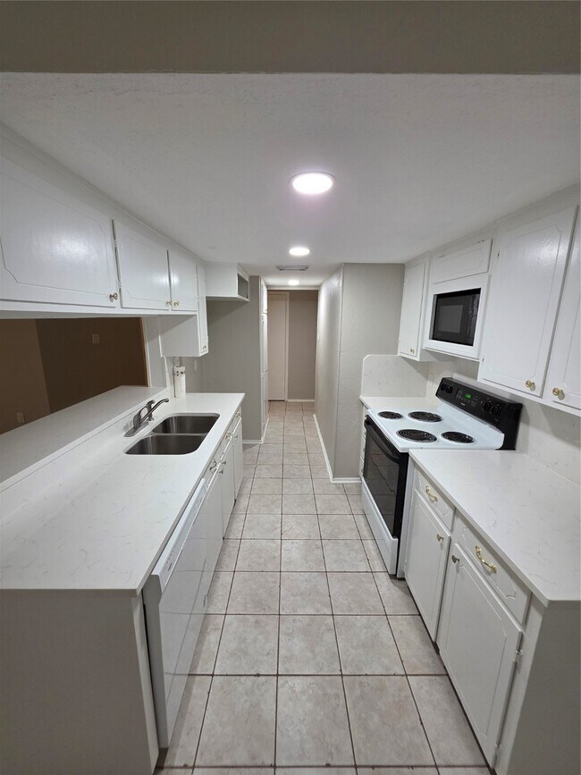 Building Photo - 419 Gleneagles Dr