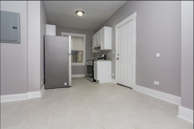 Building Photo - 311 E 69th St