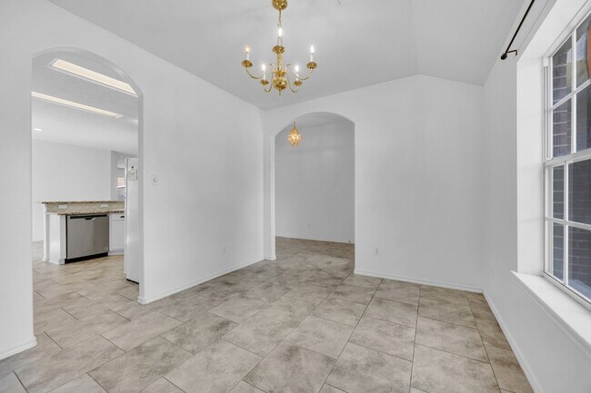 Building Photo - 12210 Woody Hollow Dr