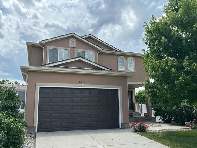 5 Bed, 3.5 Bath with A/C, Available Now! -... - 5 Bed, 3.5 Bath with A/C, Available Now! -... House