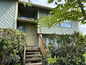 Building Photo - 2808 St Clair St