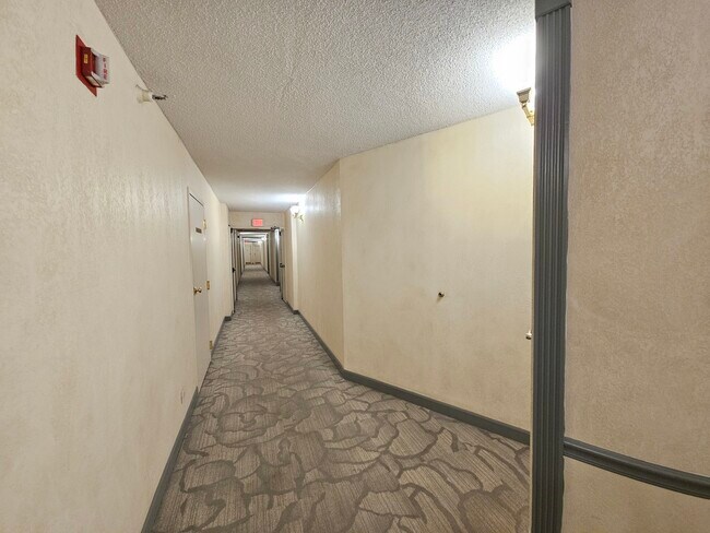 Building Photo - 511 Aurora Ave