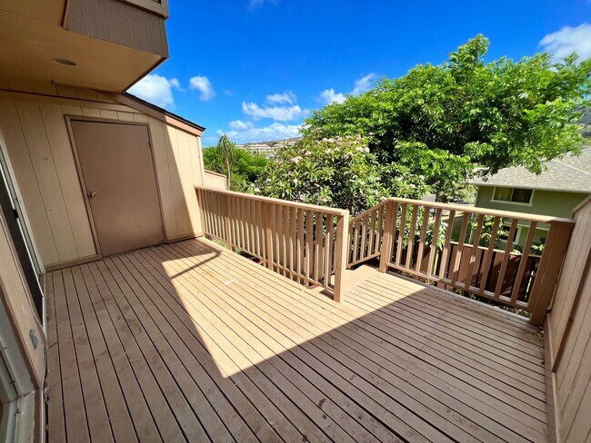 Foto del edificio - 4 Bed 2 Bath in Makakilo with Large Backyard!