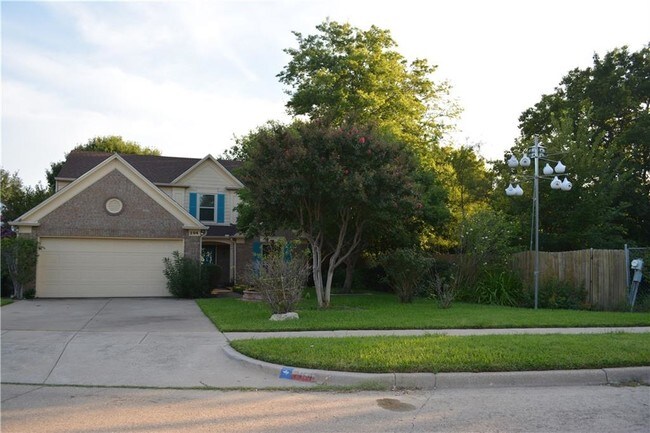 Building Photo - 204 E Embercrest Dr