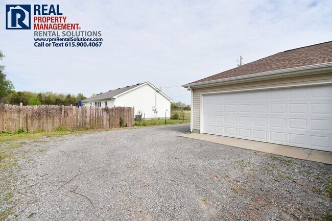 Foto del edificio - Adorable 3 bedroom home in Murfreesboro! Attached garage and fenced in yard!