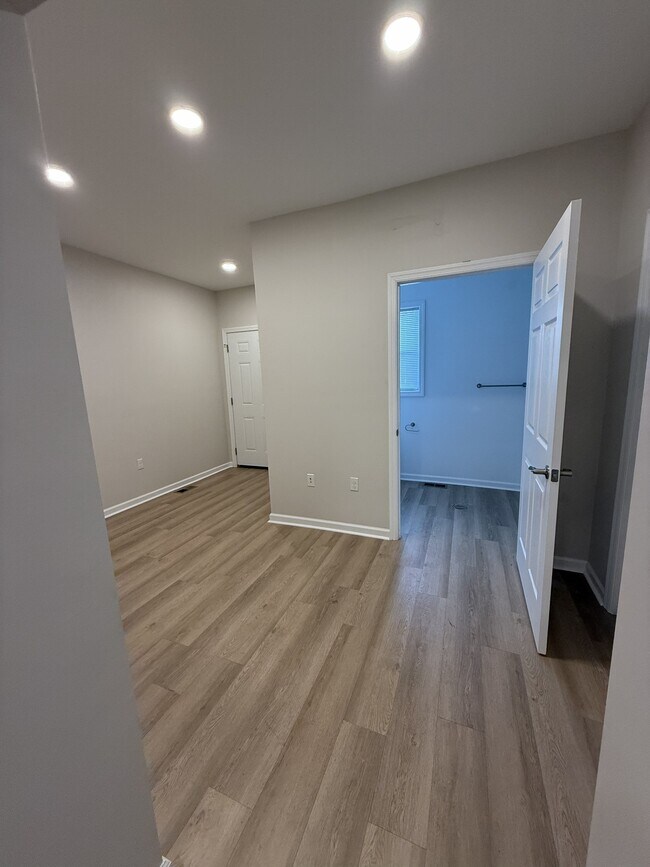 Foto del edificio - 732 W 3rd St