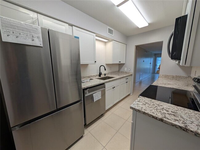Foto del edificio - 3463 Bee Ridge Rd