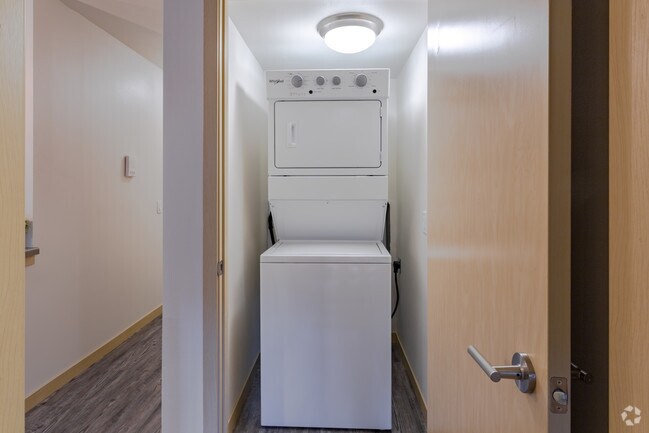 2 habitaciones, 2 baños - Oak Tree Apartments