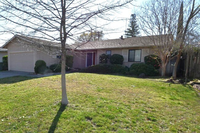 Building Photo - 5420 Fernwood Way
