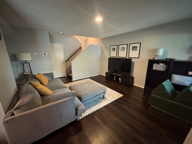 Building Photo - COMING SOON! 3 Bedroom Townhome for Rent i...