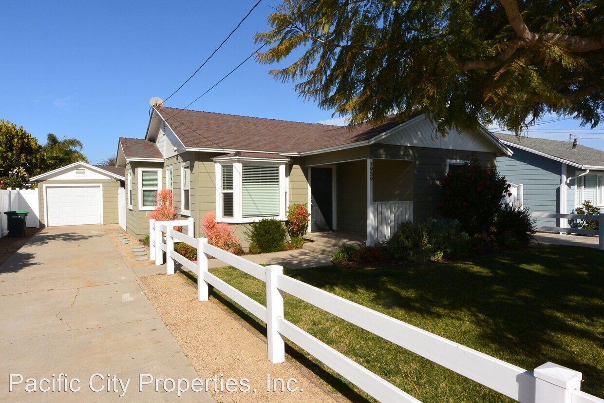 Primary Photo - 2 br, 1 bath House - 1939 Fullerton Ave.