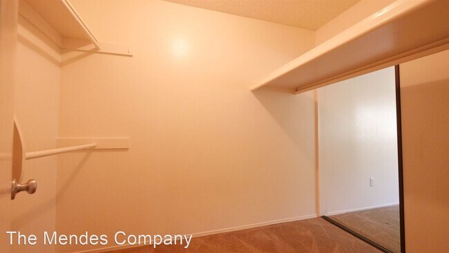 Building Photo - 6884 Hyde Park Dr