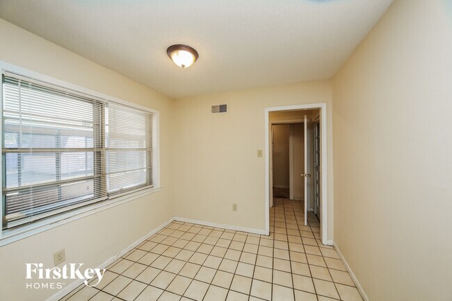 Foto del edificio - 1374 Greenland Rd