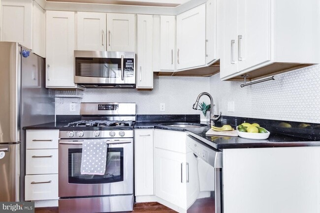 Photo - 30 Hanover Pl NW Apartment